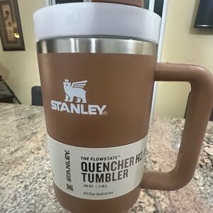 Stanley Flowstate Quencher Tumbler 40 oz Tan🤎